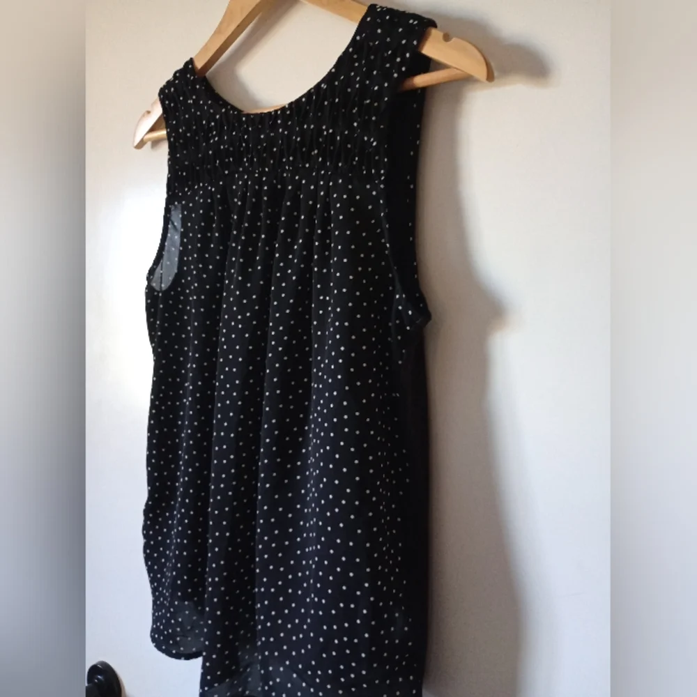 Elle Black Polka Dot Sleeveless Top Size Medium - Picture 2 of 10